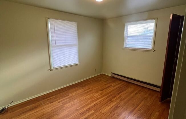 3 beds, 1 bath, $1,600