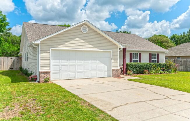 4 Bedroom South of I-10 w/ a Pool!