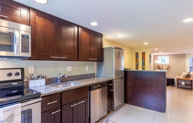 520 RANDOLPH ST NW