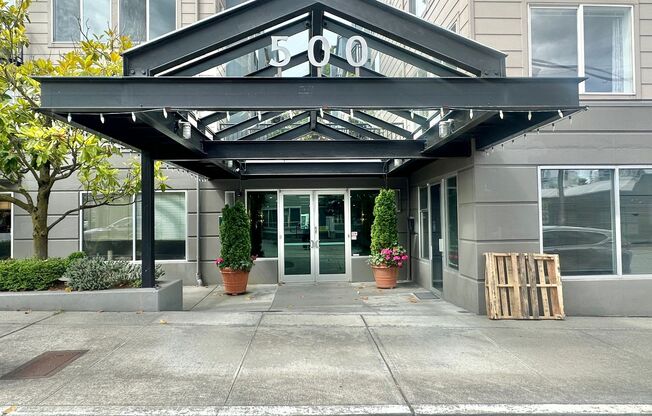 Beautiful 1 bed Condo + garage parking in desired Lower Queen Anne! Available Now!