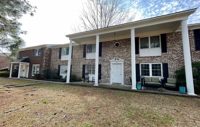 Available 11/4. 2 BR/2 BA in a FANTASTIC Location in Central Mt Pleasant!