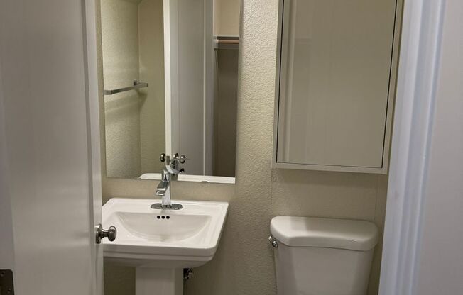 2 beds, 1.5 baths, 1,000 sqft, $1,895, Unit 04
