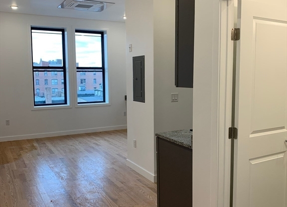 Studio, 1 bath, $1,575, Unit 207