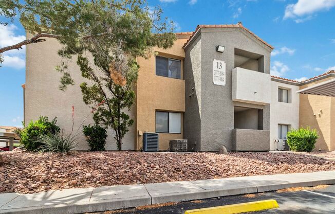 3 beds, 2 baths, $1,595, Unit # 2081
