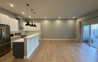 1 bed, 1 bath, 882 sqft, $3,000, Unit 222