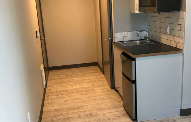 Studio, 1 bath, 200 sqft, $975, Unit 607
