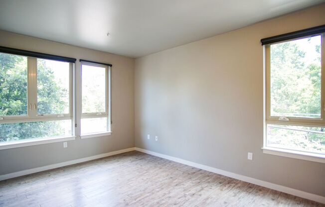 Fabulous & Modern 1 Bedroom w/Huge Windows & Washer/Dryer!