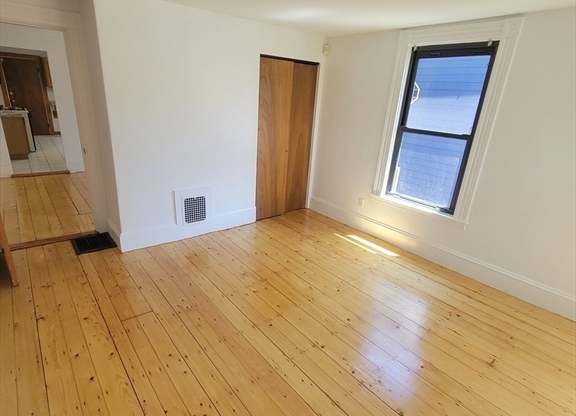 2 beds, 1 bath, 1,200 sqft, $3,450, Unit 2