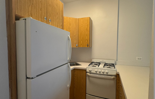 Studio, 1 bath, $2,500, Unit 2D