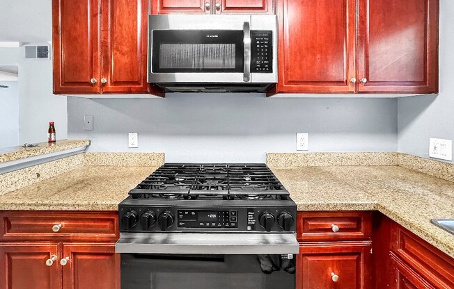 2 beds, 2 baths, 920 sqft, $2,695, Unit 204