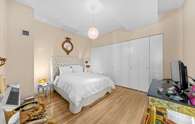 Studio, 1 bath, 990 sqft, $8,000, Unit 8K