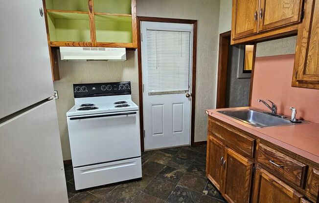 2 beds, 1 bath, $1,160