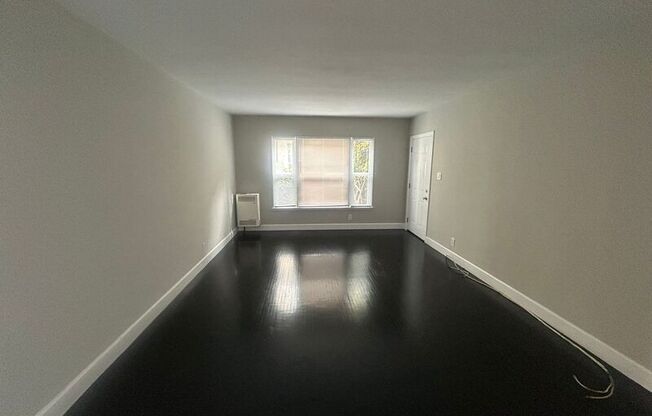 1323 S HIGHLAND AVE