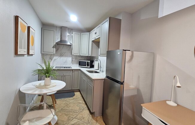 368 BUENAVENTURA BLVD