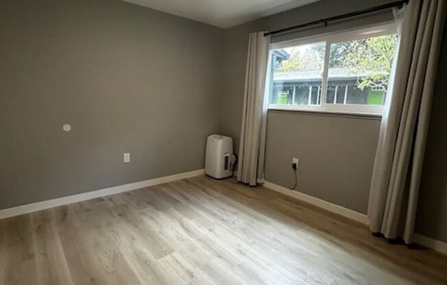 2 beds, 1 bath, $2,500, Unit Walnut 425