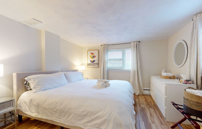 1 bed, 1 bath, 700 sqft, $4,300, Unit 1B