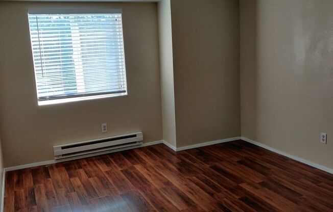 2 beds, 1 bath, 930 sqft, $1,650, Unit 6