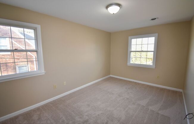 3 beds, 1.5 baths, $1,000, Unit Apt D