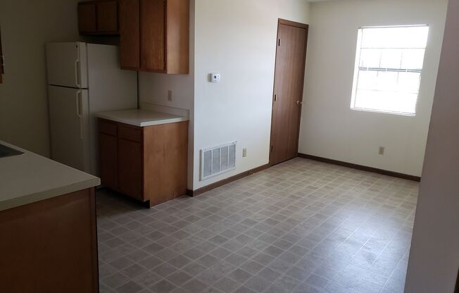 2 beds, 1 bath, 850 sqft, $579, Unit S127 - A