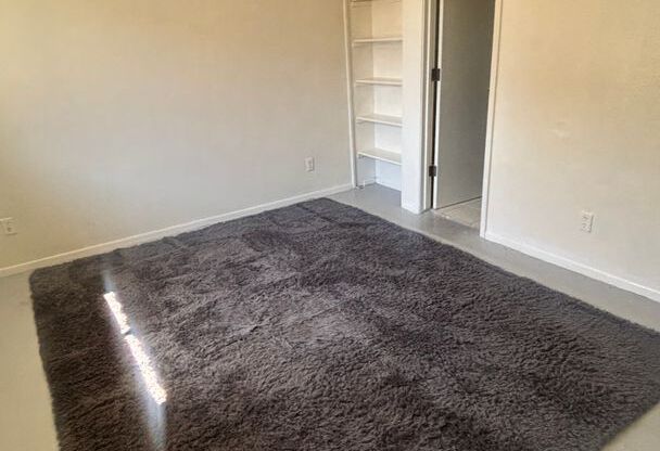 1 bed, 1 bath, 640 sqft, $950, Unit 230