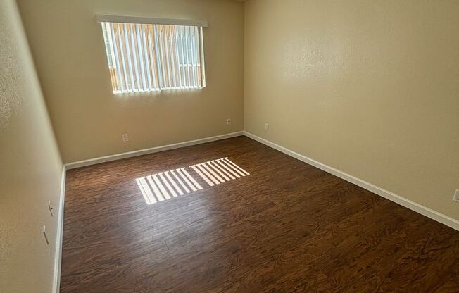 2 beds, 2 baths, 850 sqft, $2,475, Unit 2583-04