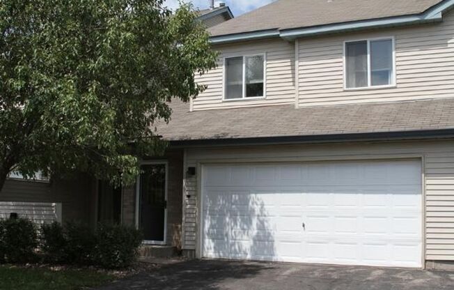 2 Bed + Loft/1.5 Bath Townhouse- Great Location! Available July 1!