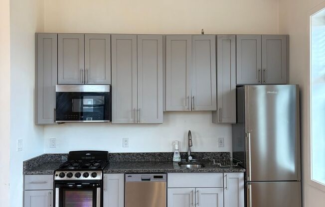 2 beds, 1 bath, 9,999 sqft, $2,250, Unit 64-403
