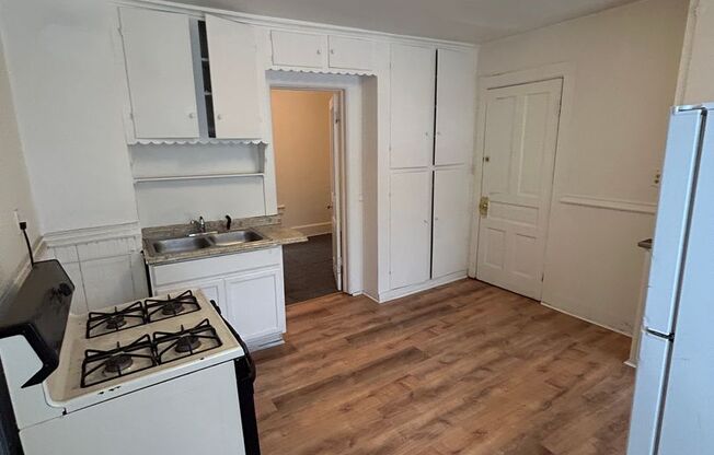 2 beds, 1 bath, $825, Unit 3156