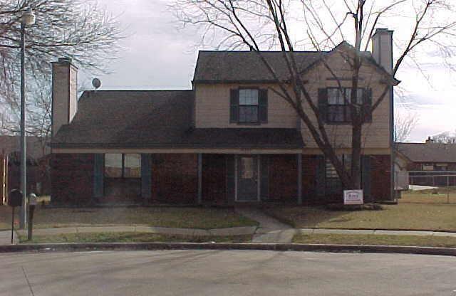2301 SWEETBRIAR CT
