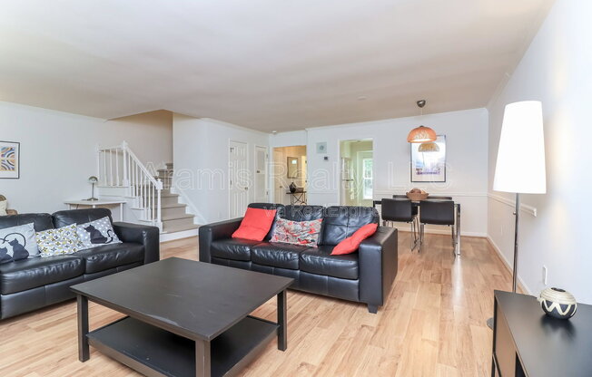 1381 OLD VIRGINIA CT SE