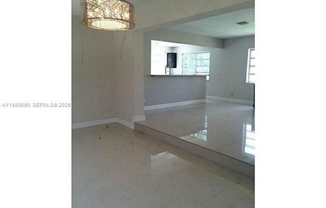 740 NE 179 Te NORTH MIAMI BEACH, FL 33162