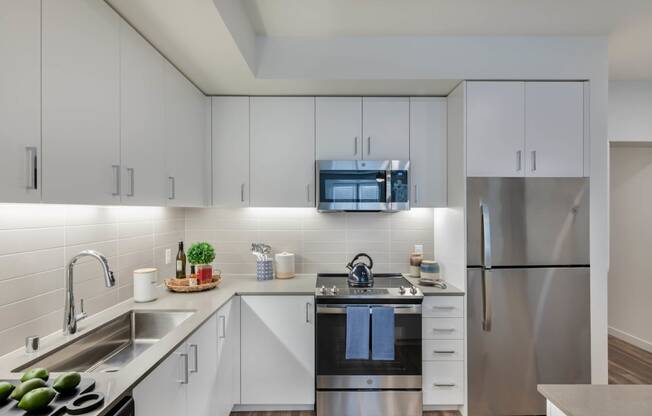 Quartz Countertops & Subway Tile Backsplashes