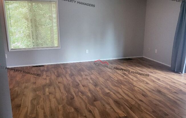 STATUS: AVAILABLE  | R320 | $1895