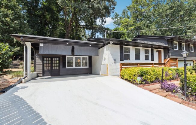 Fully Furnished: Beautiful 4-Bedroom Home with Game Room, Hot Tub, and Private Backyard – Southeast Atlanta