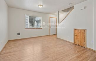 Charming Townhome in South-East Portland: Modern Comfort Meets Urban Convenience!