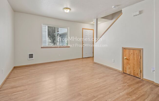 Charming Townhome in South-East Portland: Modern Comfort Meets Urban Convenience!