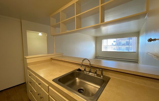 1 bed, 1 bath, 580 sqft, $1,150, Unit 802