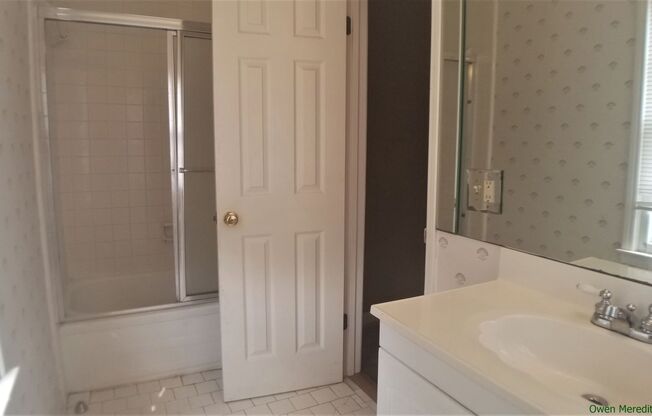 3 beds, 2 baths, $1,350