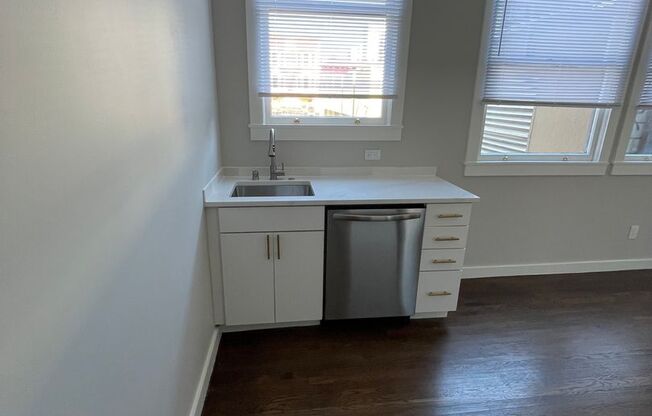 3 beds, 1 bath, 1,141 sqft, $4,295, Unit 17