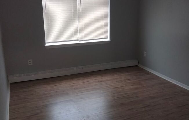 2 beds, 1 bath, 750 sqft, $1,425, Unit C10
