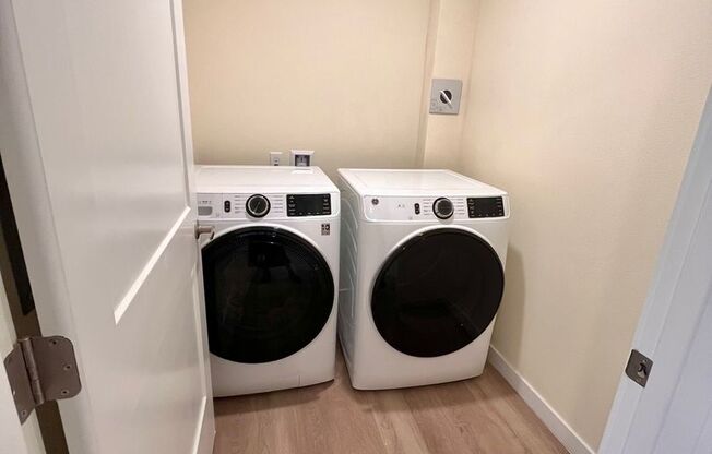 2 beds, 1 bath, $1,910, Unit E204