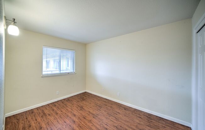 3 beds, 1 bath, $2,295, Unit 305