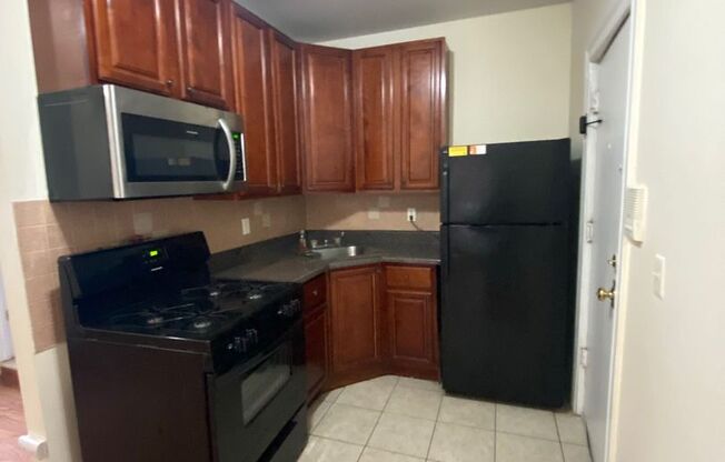 700 - OM 700-702 Bergenline Avenue LLC