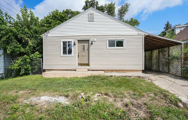 3 Bedroom, 2 Bath Home in Grand Rapids! Available November 2025- Includes Washer and Dryer!
