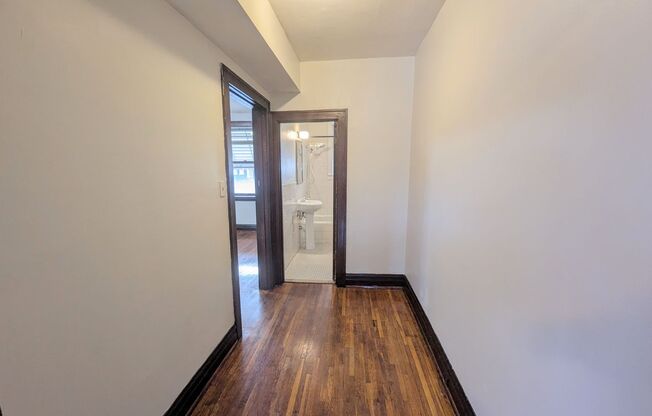 1 bed, 1 bath, 725 sqft, $825, Unit 2W