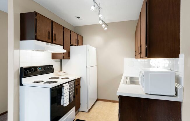 2 beds, 1 bath, 810 sqft, $949, Unit 4317-16