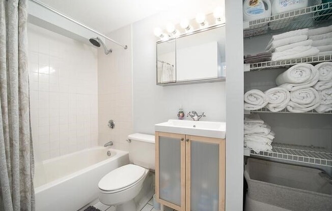 2 beds, 1.5 baths, 836 sqft, $4,750, Unit PHN
