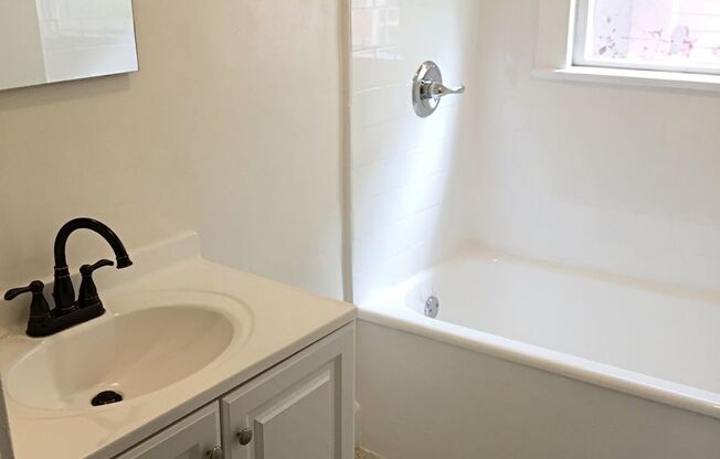 Studio, 1 bath, 470 sqft, $1,345, Unit 105