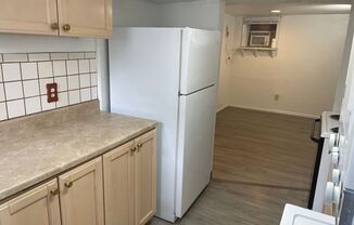 2 beds, 1 bath, 864 sqft, $1,200, Unit Unit 1/2