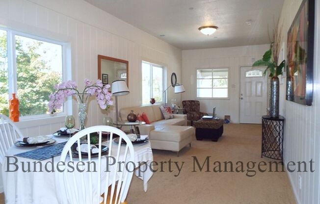 2 beds, 1 bath, $2,350, Unit House